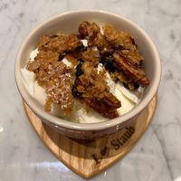 可能是義式冰淇淋和燕麥餅乾的圖像