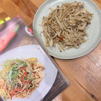 可能是義大利麵和炒麵的圖像