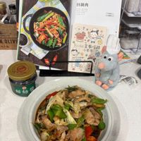 可能是豆腐、炒麵、快炒和文字的圖像