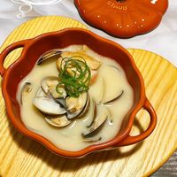 可能是‎顯示的文字是「‎蒜頭蛤螂 鷄湯 STAUB د I9 IStaub Kitthen Staub E‎ 」‎的圖像