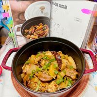 可能是炒麵、豆腐、火鍋和文字的圖像
