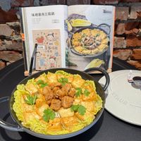 可能是豆腐、西班牙大鍋飯和文字的圖像
