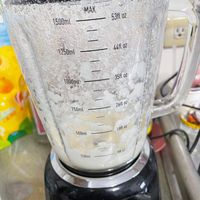 可能是‎顯示的文字是「 ‎분고으 MAX 1500ml 53fl 53floz OZ 1250ml 44fl 44fl.oz OZ 35fl 35flOZ OZ 1000mb ل_ ي 750ml 26fl OZ 500ml 18fl OZ 250ml 9ft oz‎ 」‎的圖像