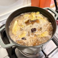 可能是香菇、火鍋和麵的圖像