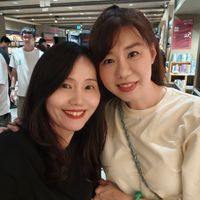 可能是一或多人、大家在微笑和文字的圖像