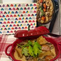 可能是香菇、火鍋和文字的圖像