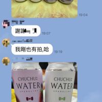 可能是‎飲料和‎顯示的文字是「 ‎HU: TER lg TLANA : WATER 四+日 Dea 으 ↑ 19:04 זר 謝謝19:07 謝謝 謝謀 19:07 我剛也有拍哈 哈 19:19 CHUCHU: u: WATERWATER WATER WATER SPARKLING SPARKLINE FLAVOR FLAVOR WATER CHUCHUE WATER WATE CHUCHUE‎ 」‎‎ 的圖像