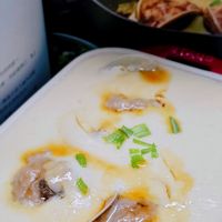 可能是起司火鍋、粥和豆腐的圖像
