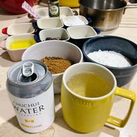 可能是食物和顯示的文字是「白芝麻 Z 日之島 : VATER AT RKLIN STAUS AUS 影國 MSNUN FLAVOR 」的圖像