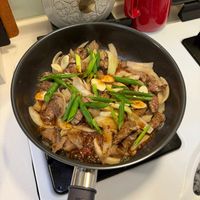 可能是肉排和快炒的圖像