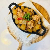 可能是燉小牛膝和文字的圖像