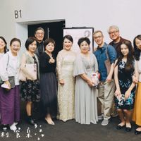 可能是一或多人和顯示的文字是「 B1 KHG ピ 艾蜜莉管桌 良 艾蜜 利 サ 구 」的圖像