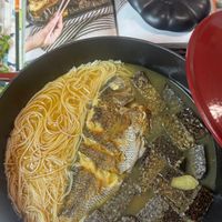可能是拉麵、火鍋、麵和文字的圖像