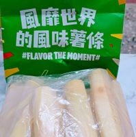 可能是麵包棒、豆腐和顯示的文字是「 POTATO CORNER 風靡世界 的風味薯條 #FLAVORTHEMOMENT: THE MOMENT# #FLAVOR 」的圖像