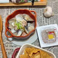 可能是拉麵、豆腐、粥、香菇和文字的圖像