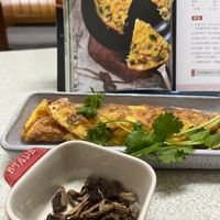 可能是香菇、豆腐、歐姆蛋、鯷魚、羊肚蕈菇和文字的圖像