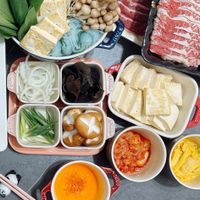 可能是豆腐、起司火鍋、火鍋和文字的圖像