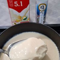 可能是‎甜點、粥、豆腐和‎顯示的文字是「‎濃豆漿 無 特 加 EL 台 安子 加 CE 糖 濃 5.1 塩 1৬ にかり に حم‎ 」‎‎ 的圖像