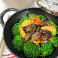 可能是香菇、火鍋、豆腐和文字的圖像