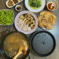 可能是火鍋、拉麵、豆腐、粥、麵和起司火鍋的圖像