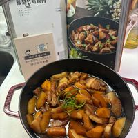 可能是豆腐、香菇、火鍋和文字的圖像