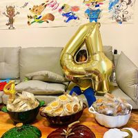 可能是食物、餐巾環、燭檯和顯示的文字是「 STAUB STAUB වූ 」的圖像