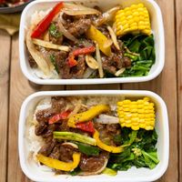 可能是肉排、快炒和文字的圖像