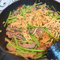 可能是炒麵和拉麵的圖像