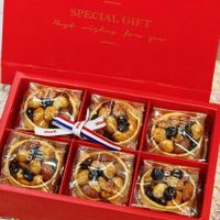 可能是‎燕麥餅乾、蛋糕和‎顯示的文字是「 ‎SPECIAL SPECIALGIFT GIFT سة س 0 star stau staub e GOOD GO T THIN GODO THIN HIN GOO THN‎ 」‎‎ 的圖像