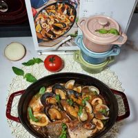 可能是西班牙大鍋飯、豆腐和文字的圖像