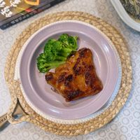 可能是豆腐和顯示的文字是「 STAUB STAUS 」的圖像