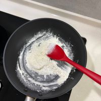 可能是木湯匙和食物的圖像