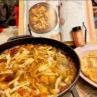 可能是豆腐、火鍋、麵和文字的圖像