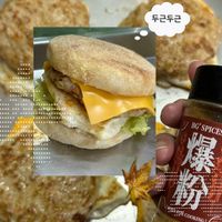 可能是英式瑪芬和顯示的文字是「 두근두근 BG'SPICES BG' SPICE LTUR COOKING) COOKING] 」的圖像