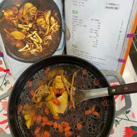可能是火鍋、豆腐、拉麵和文字的圖像