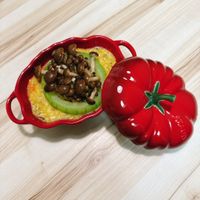 可能是歐姆蛋、香菇和牧羊人派的圖像