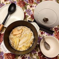 可能是豆腐、火鍋、麵和文字的圖像