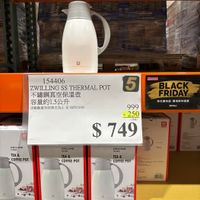 可能是顯示的文字是「盛 154406 ZWILLING SS THERMAL ZWILLINGSSTHERMALP( POT 不鏽鋼真空保溫壺 容量約1.5公升 活動收量有限條完為止至2025/13 至 2025/11/30 全 5 COSTcD BLACK FRIDAY 易色購物酒 寶場限時優惠 售別為士 999 250 (含悅) $ $749 ZWILLING TEA& A& & TEA COFFEE POT ZWILLING THERNE ZWILLING THERVD COFFEE POT TEA COFFEE POT M 抽商5 1.5L TMRARPAOLE 共 PUJU49 1.5L WILLING IFEESO 城 ลงล0 ZWILL ING THERNO m PAteSs ZWILLING HEBUD 盛 THRIPAO ZWILLINO INO ZWILLI IREEME 」的圖像