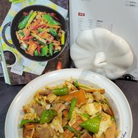 可能是炒麵、快炒和文字的圖像