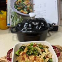 可能是豆腐和顯示的文字是「 STAUB EA STAUS STAUB 」的圖像