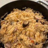 可能是西班牙大鍋飯、炒飯和印度香料飯的圖像