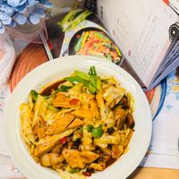 可能是豆腐、炒麵、麵和文字的圖像