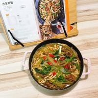可能是麵、豆腐、拉麵和文字的圖像
