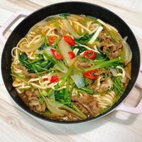 可能是火鍋、麵、拉麵和文字的圖像