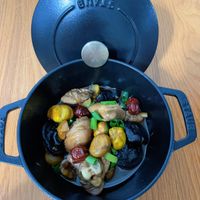 可能是燉小牛膝、西班牙大鍋飯和香菇的圖像