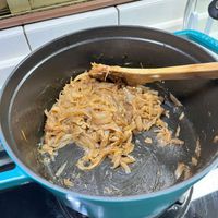 可能是拉麵、義大利麵、炒麵和麵的圖像