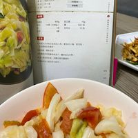 可能是炒麵、豆腐和文字的圖像