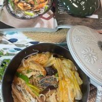 可能是麵、拉麵、香菇、火鍋、豆腐和文字的圖像