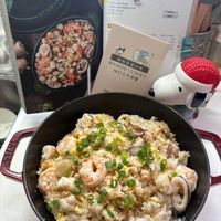 可能是西班牙大鍋飯、炒飯和文字的圖像