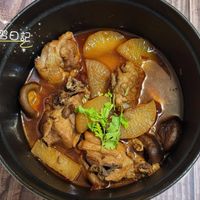 可能是豆腐、燉小牛膝和文字的圖像